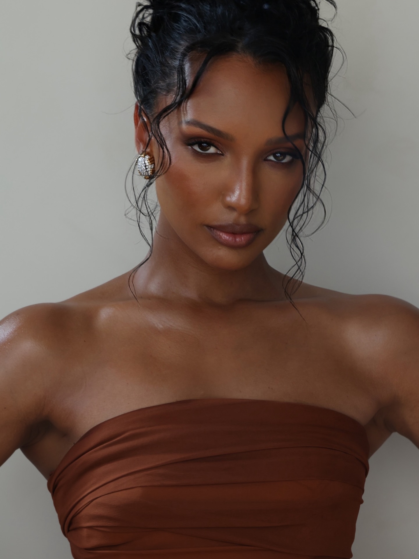 جاسمين توكس بتسريحة الشينيون العفويّة (إنستغرام)