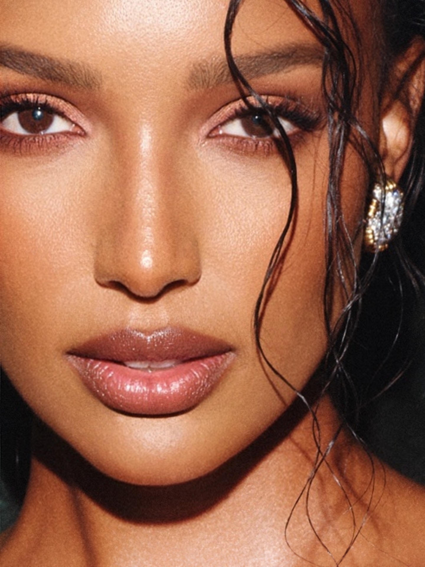 جاسمين توكس بمكياج برونزي (إنستغرام)