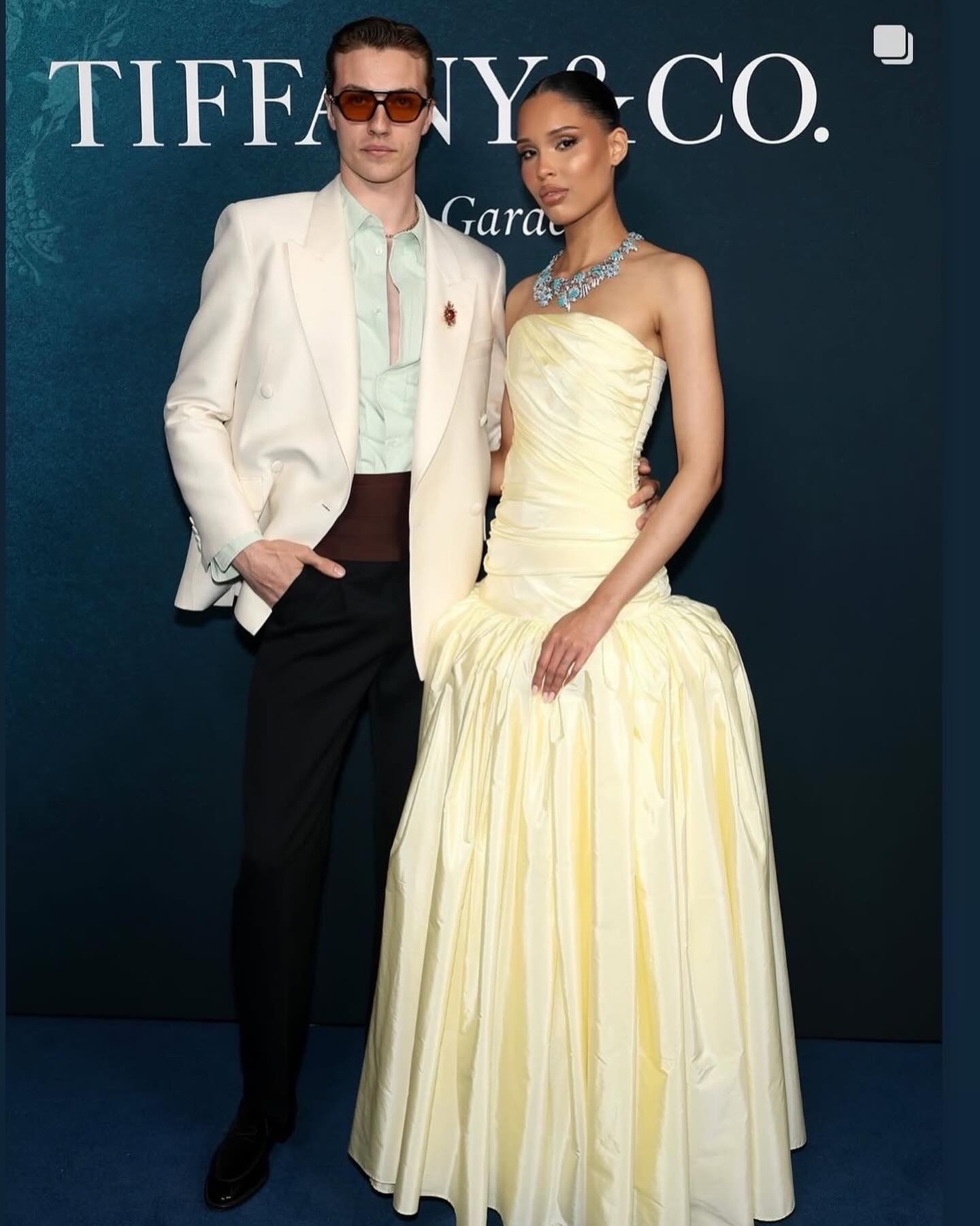 نارا عزيزة سميث وزوجها في حفل Tiffany & Co (إنستغرام)