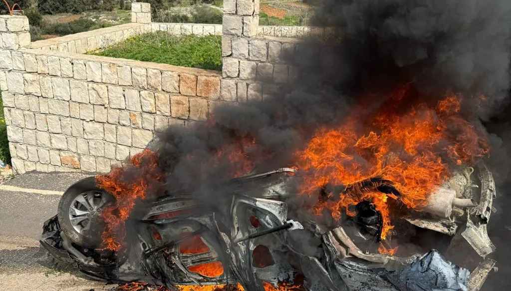 الاعلام العبري تحدث عن اغتيال "شخصية محورية" في قوة الرضوان... إسرائيل تستهدف سيارة في رشكنانيه جنوبي لبنان