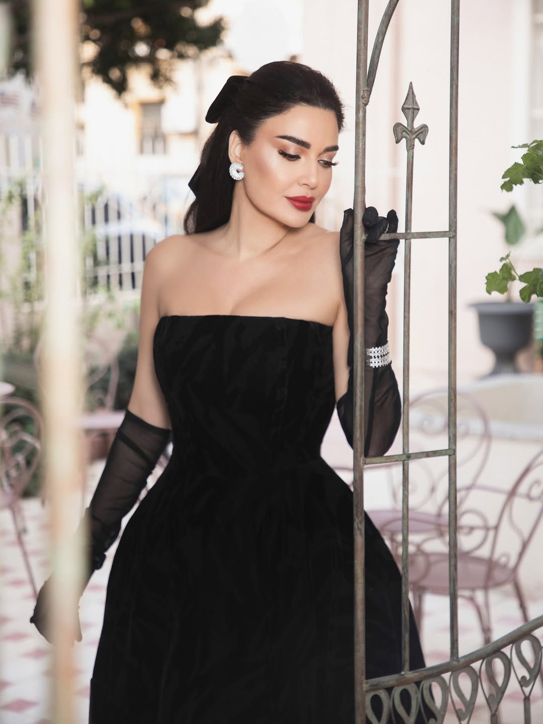 سيرين عبد النور بفستان أسود لإطلالة هوليوودية (انستغرام)