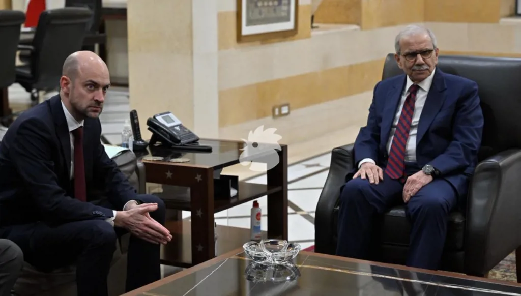 بارو في بيروت... ولقاءات مع الرؤساء الثلاث (صور)