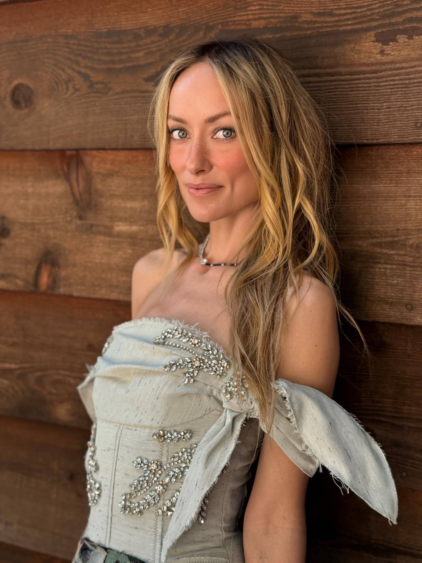 أوليفيا وايلد بتصميم إيردم (إنستغرام)