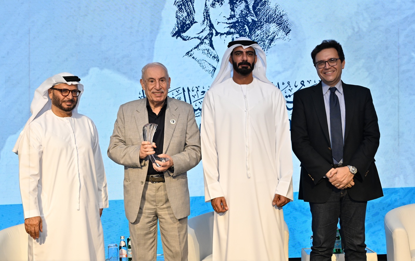 تكريم الشاعر حميد سعيد. (مؤسسة العويس)