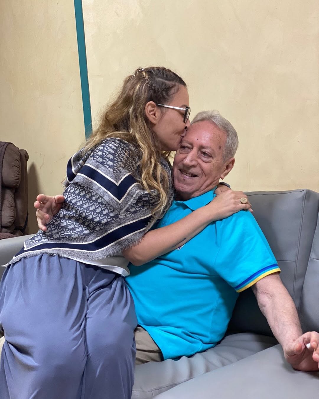  (انستغرام) منة شلبي تحيي ذكرى ميلاد والدها الراحل في انستغرام 