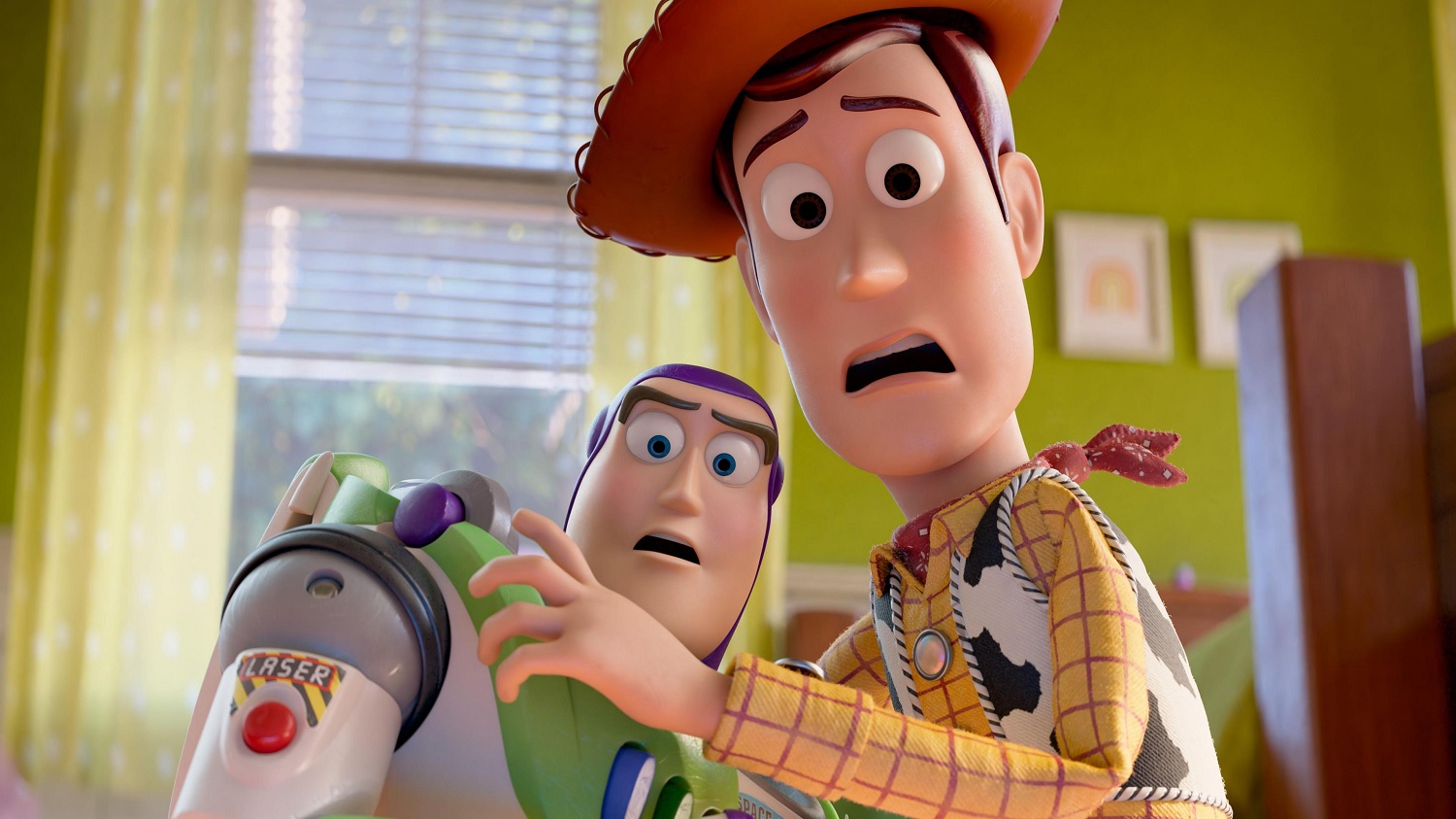 وودي وباز في فيلم Toy Story 5. (بيكسار)
