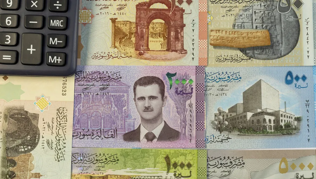 الليرة السورية في ظل التقلبات الاقتصادية والسياسية: رحلة الانهيار والتعافي المحدود