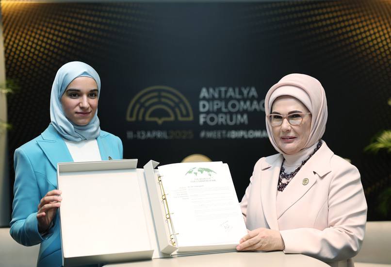 وقّعت الدروبي بعد اللقاء، على بيان النوايا الحسنة العالمي لـ