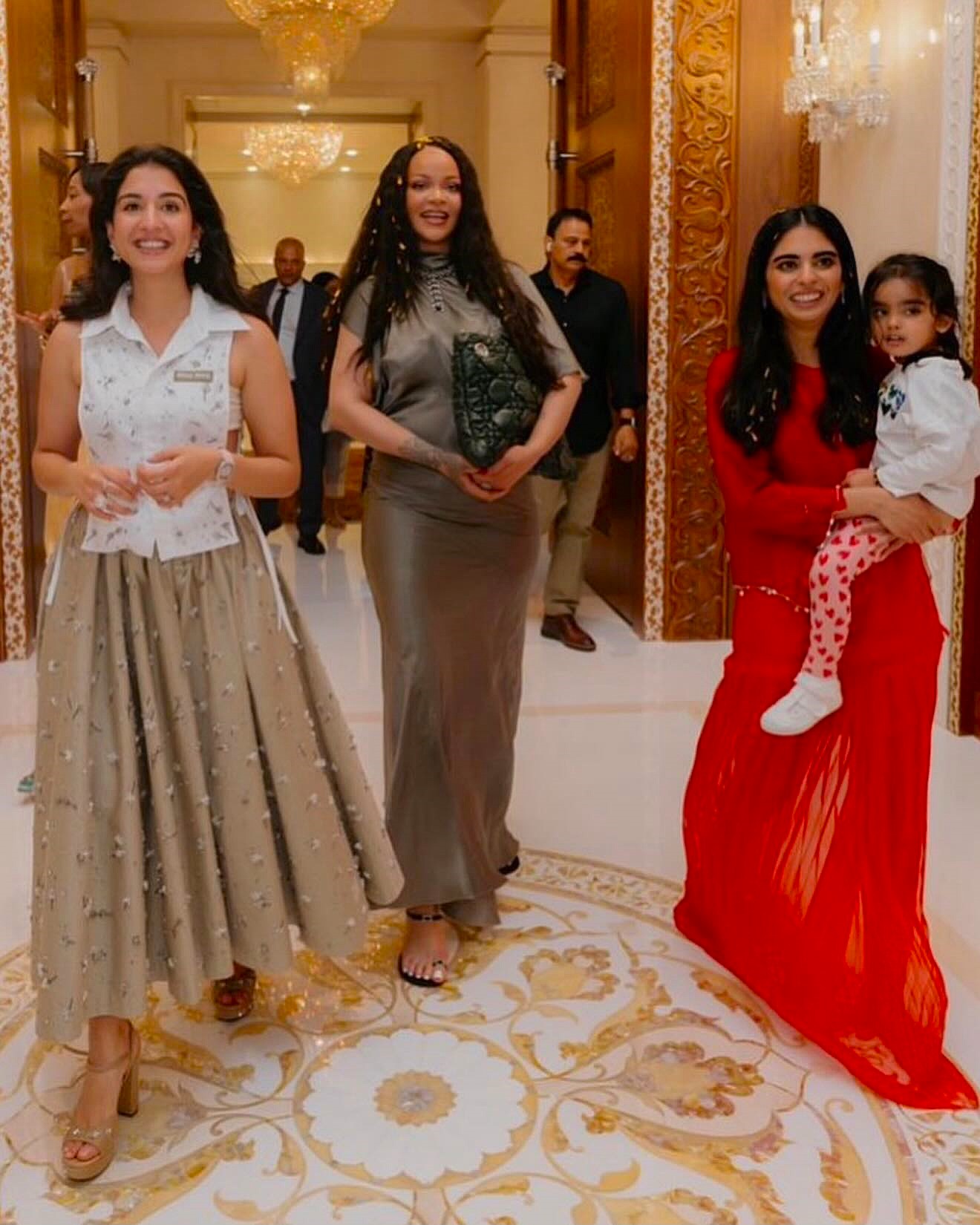 وصول ريهانا إلى دار عائلة أمباني (إنستغرام)