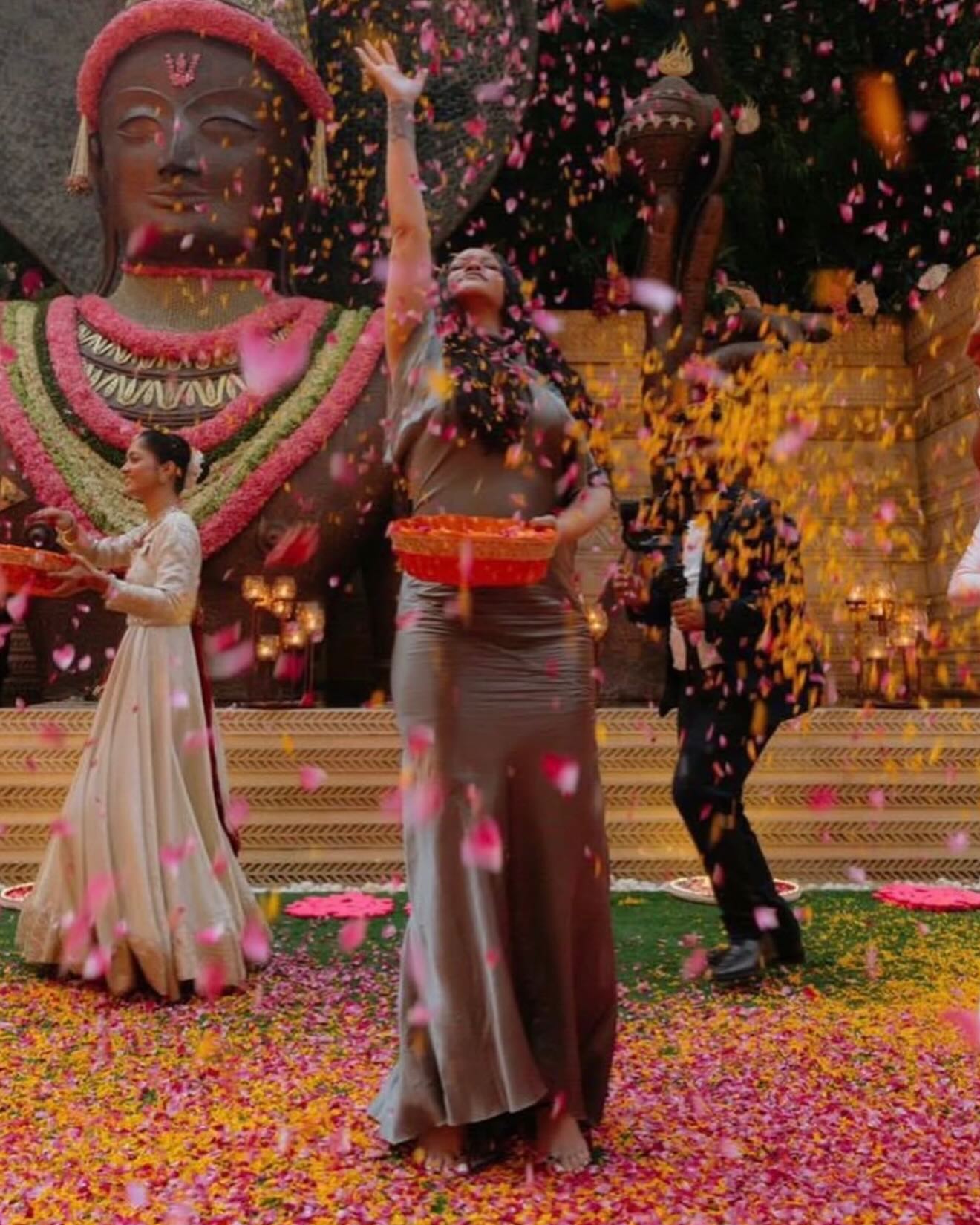 ريهانا بفستان ريك أوينز (إنستغرام)