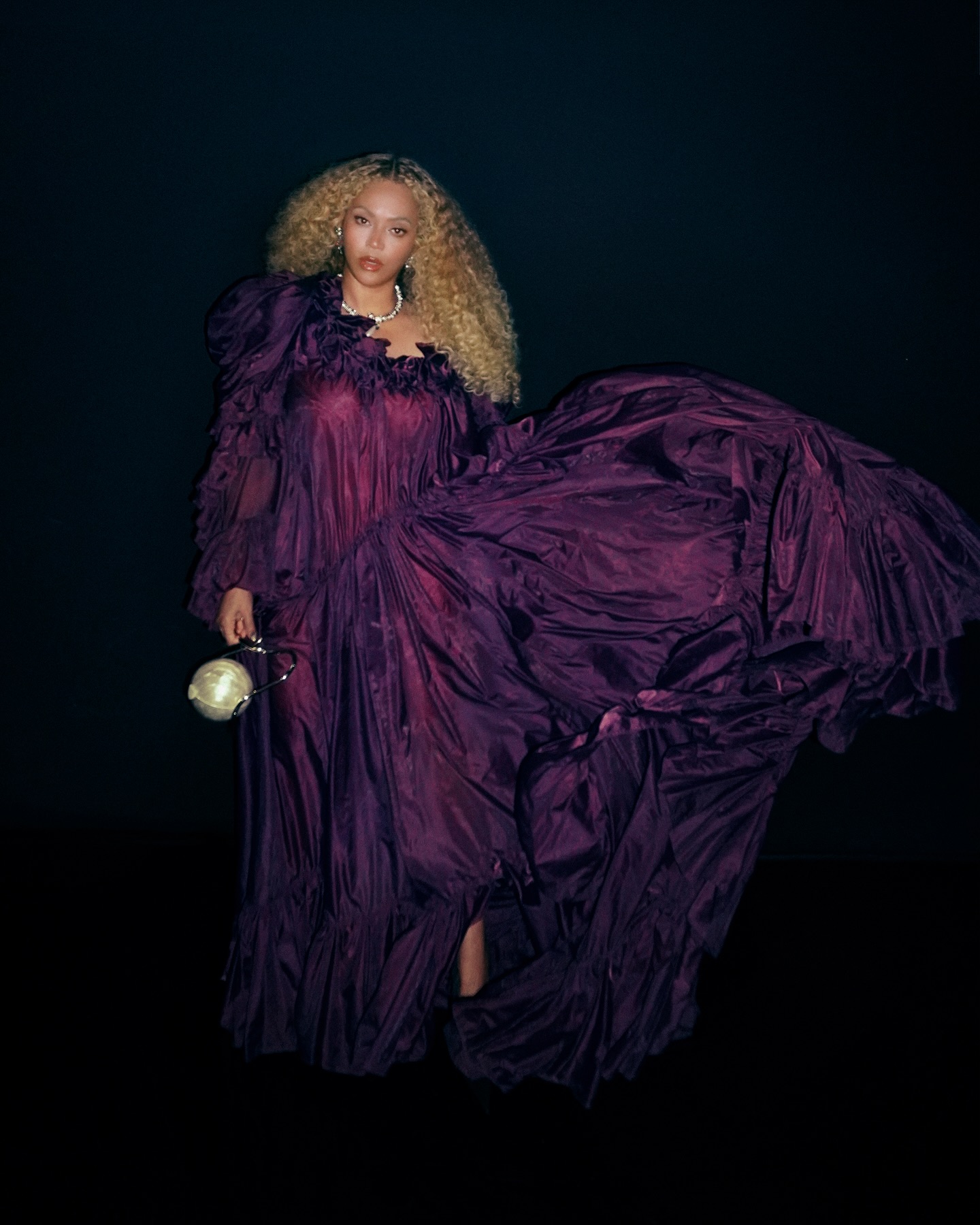 بيونسيه بتصميم سان لوران (إنستغرام)