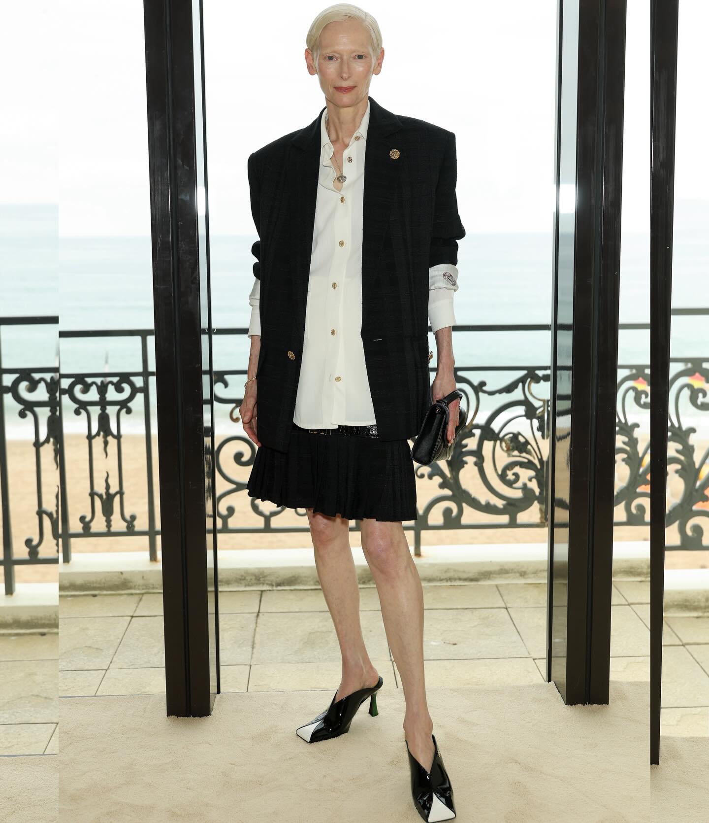 تيلدا سوينتون بتصميم شانيل (إنستغرام)