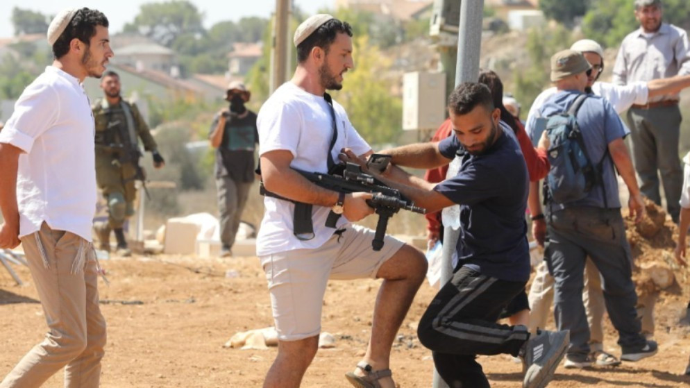 مستوطنون إسرائيليون يعتدون على فلسطينيين في الضفة (أرشيفية)