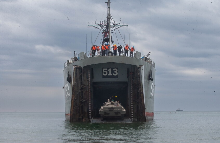 سفينة في مضيق هرمز (أرشيفية).