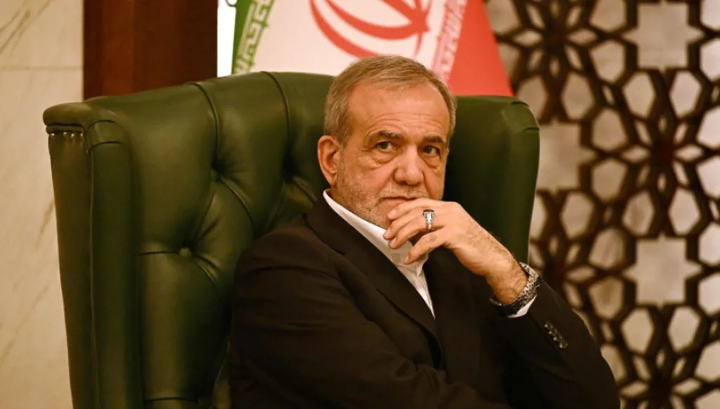 الرئيس الإيراني: سنعيد بناء المنشآت النووية إذا دمرت