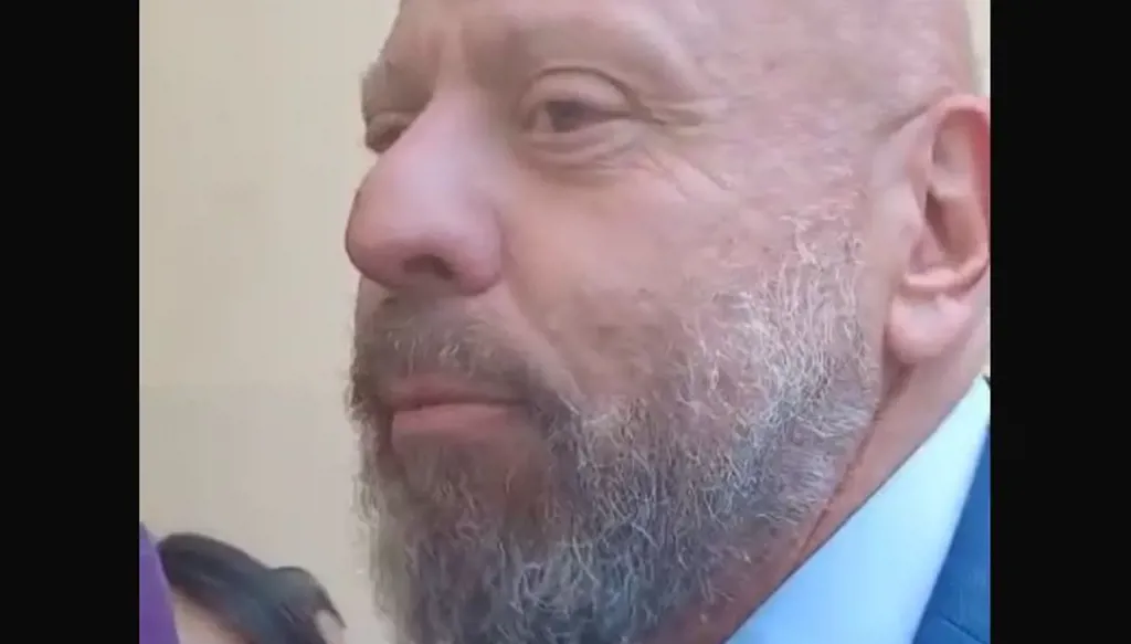 بالفيديو  - محافظ الشمال رمزي نهرا يقاطع وزير الداخلية... والأخير يردّ: أنا عم إحكي