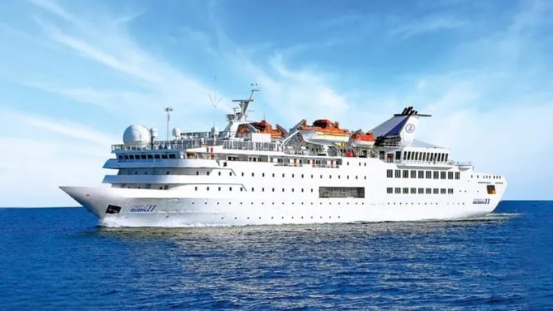 الباخرة تختال في المتوسط قبل انفجار المرفأ.