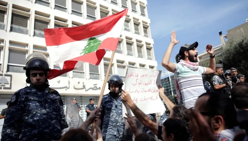 سبع سنوات على الانهيار... والخسائر تتراكم