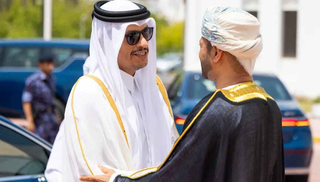 قطر وعُمان: دعم المفاوضات الأميركية–الإيرانية... والتشديد على أمن مضيق هرمز