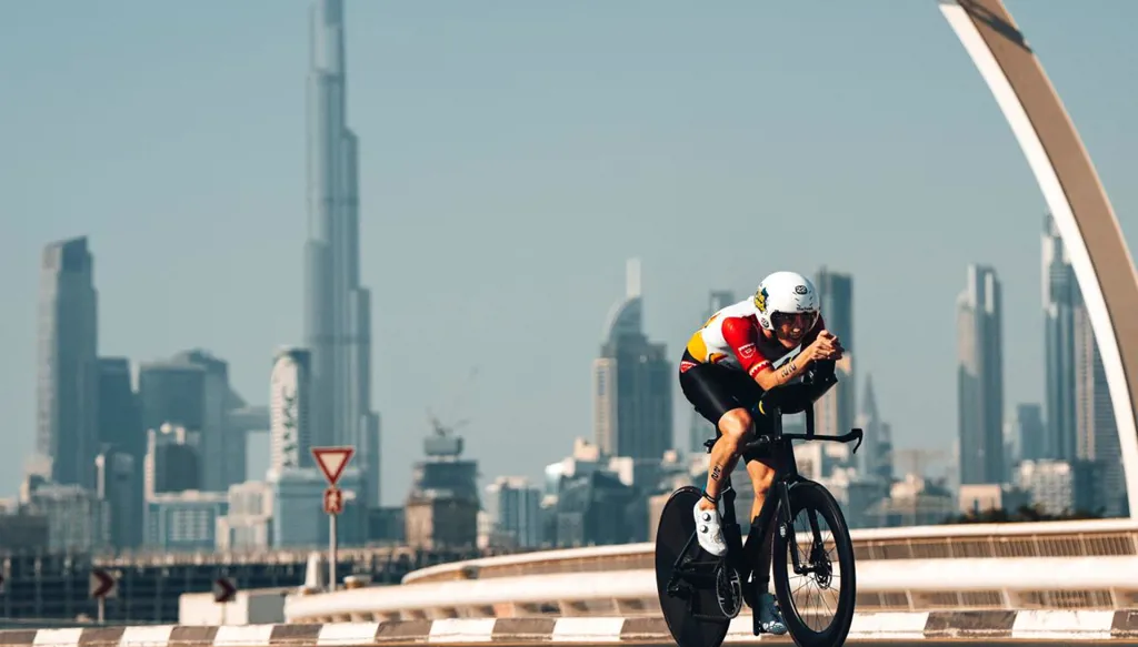 ترايثلون دبي تي 100 يطلق النسخة الأكبر في تشرين الثاني 2025