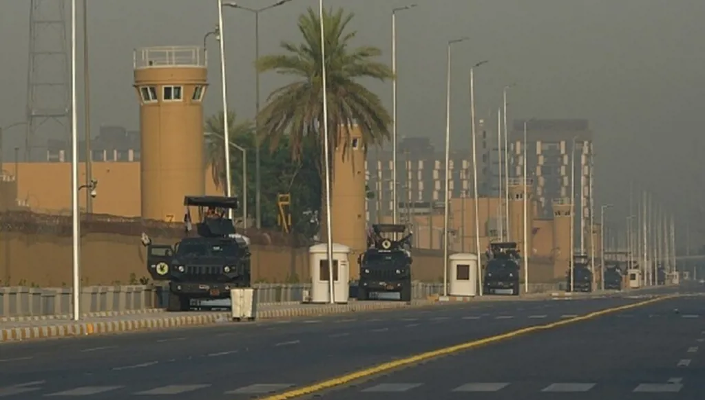 ليست الأولى… السفارة الأميركية تُعلن تنفيذ تفجير "مسيطر عليه" داخل مطار بغداد