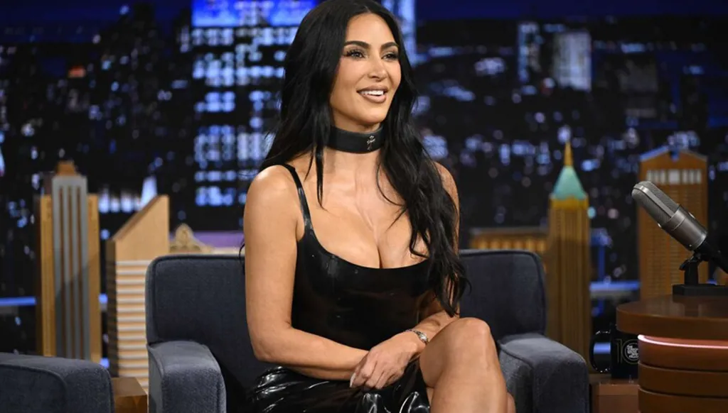 كارداشيان تشكك في إنجاز نيل أرمسترونغ... و"الناسا" ترد