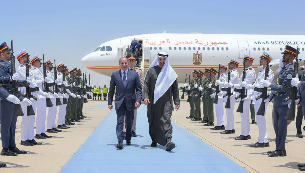 رسائل مصرية للخليج وإيران… ماذا حملت زيارة السيسي إلى الإمارات؟