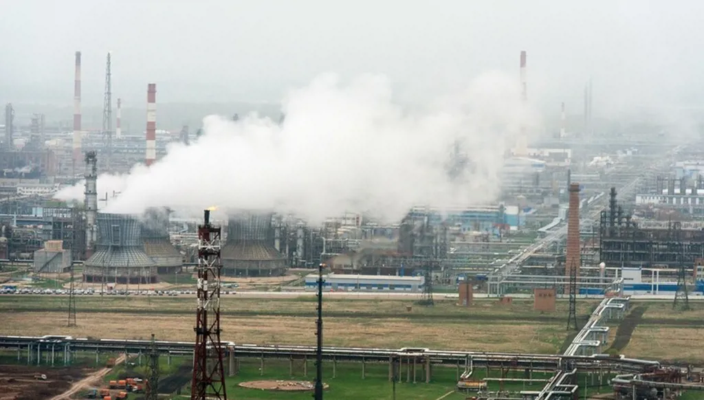 انفجار بمصنع للبتروكيماويات في باشكورتوستان الروسية (فيديو)