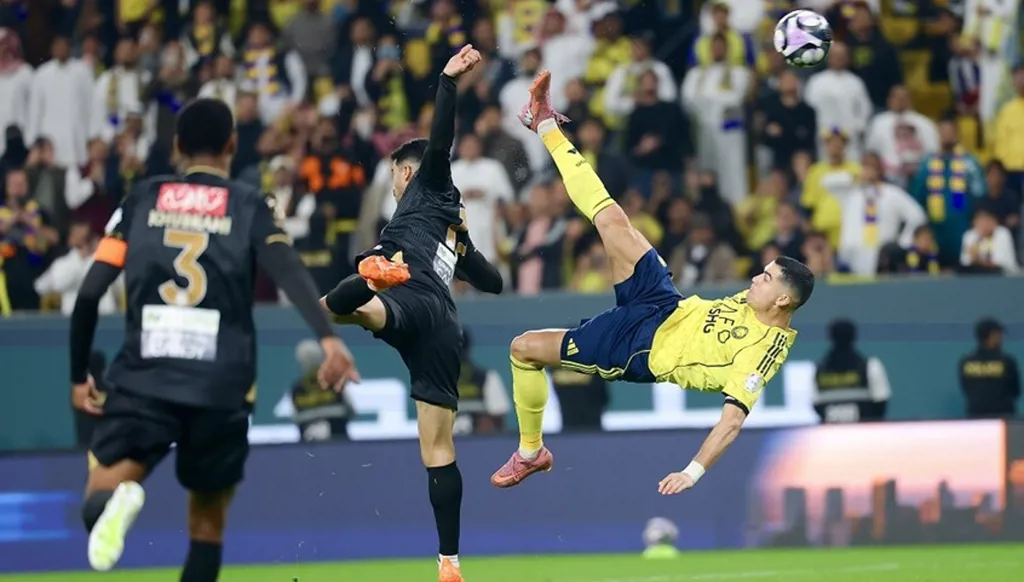 كريستيانو رونالدو يخطف الأضواء بهدف "لا يصدّق" أمام الخليج (فيديو)