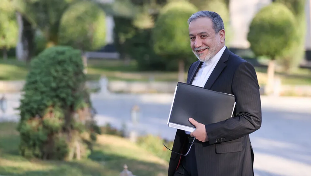 عراقجي في باريس: تشدد في موضوع سلاح "حزب الله"