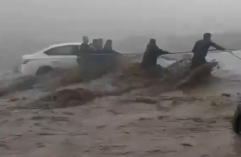 سيول غمرت طرقات العراق (مواقع)