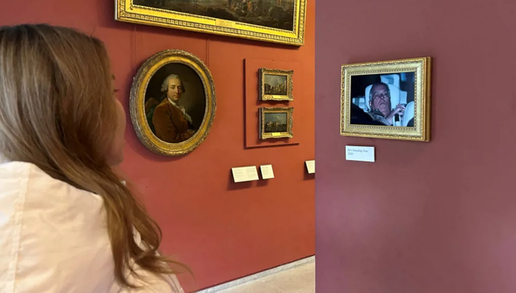 عرض صورة اعتقال الأمير أندرو في متحف اللوفر... ما القصة؟ (فيديو)