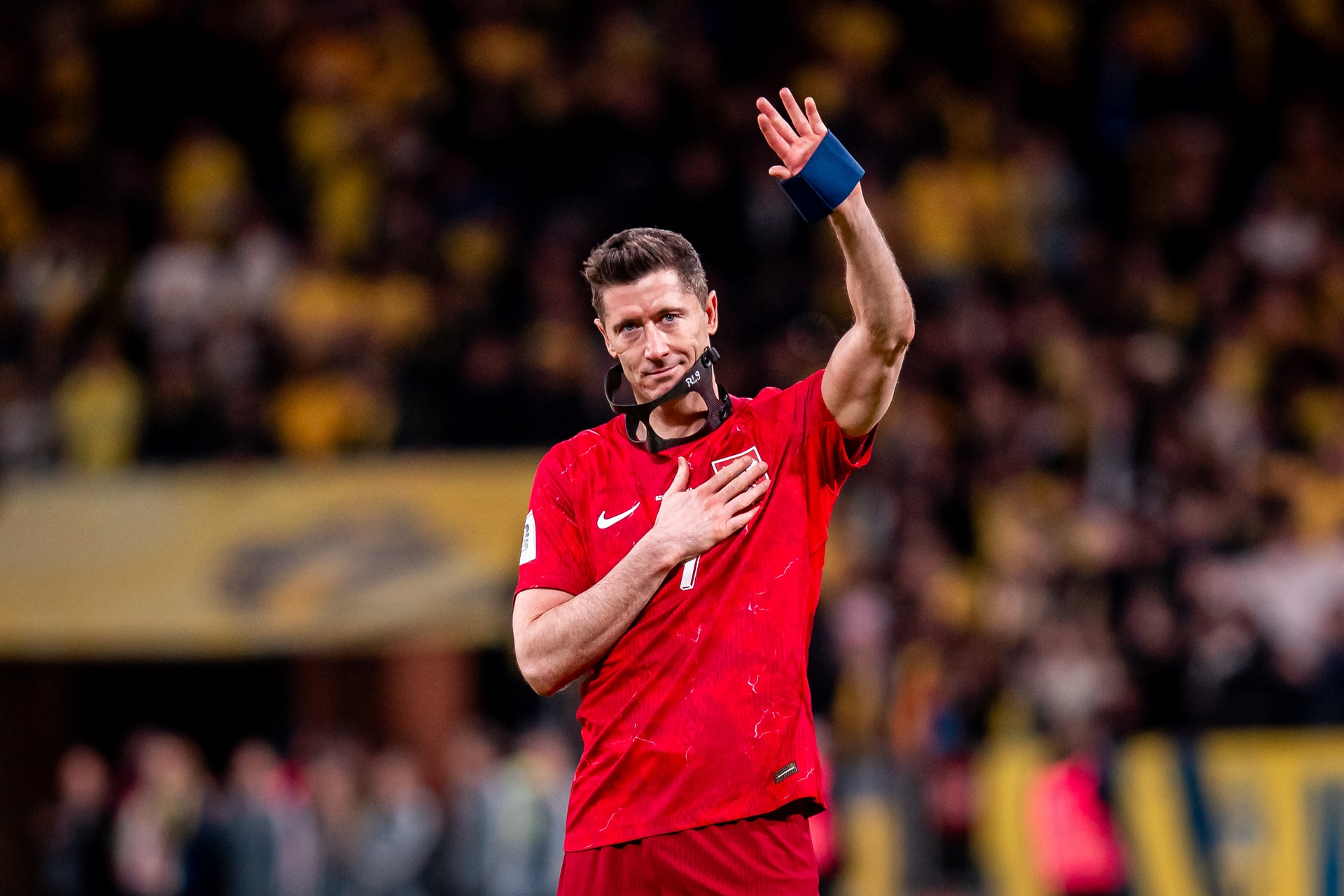 خيبة ليفاندوفسكي بعد الفشل في التأهل إلى كأس العالم 2026. (وكالات)