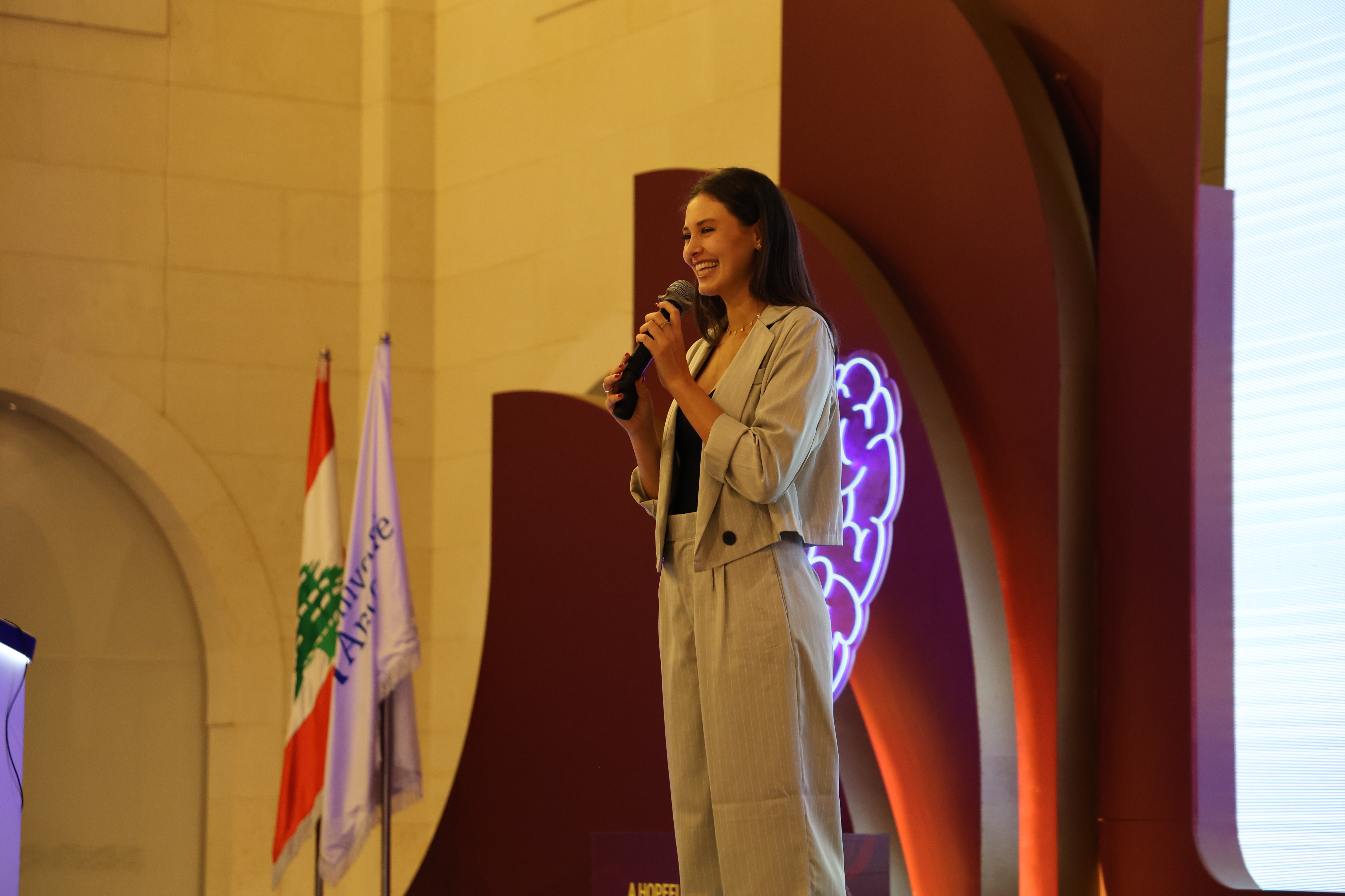 ملكة جمال لبنان السابقة ندى كوسا خلال المحاضرة (النهار)