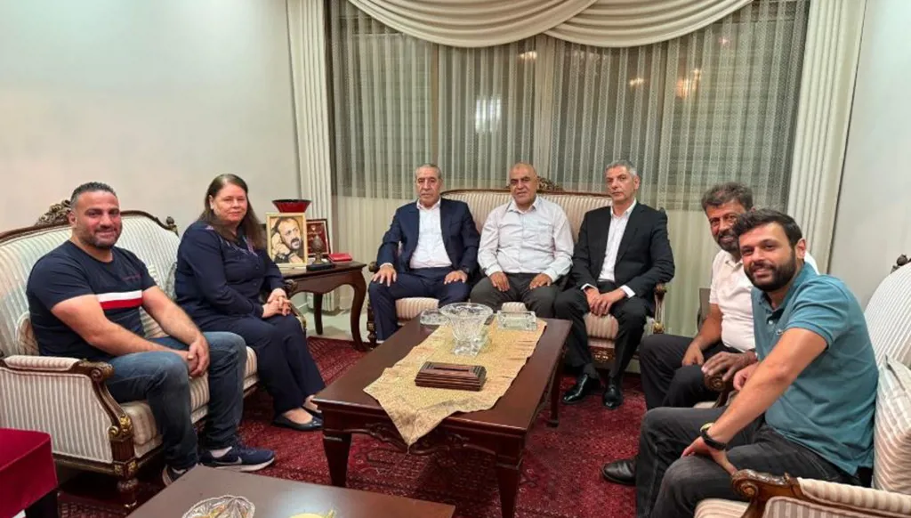 نائب الرئيس الفلسطيني يزور عائلة البرغوثي: نبذل جهوداً متواصلة للإفراج عنه وعن جميع الأسرى