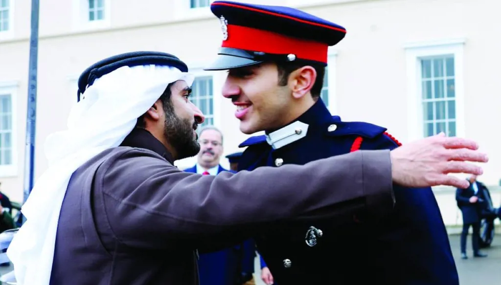 حفيد حاكم دبي رابع إماراتي ينال سيف الشرف من ساندهيرست