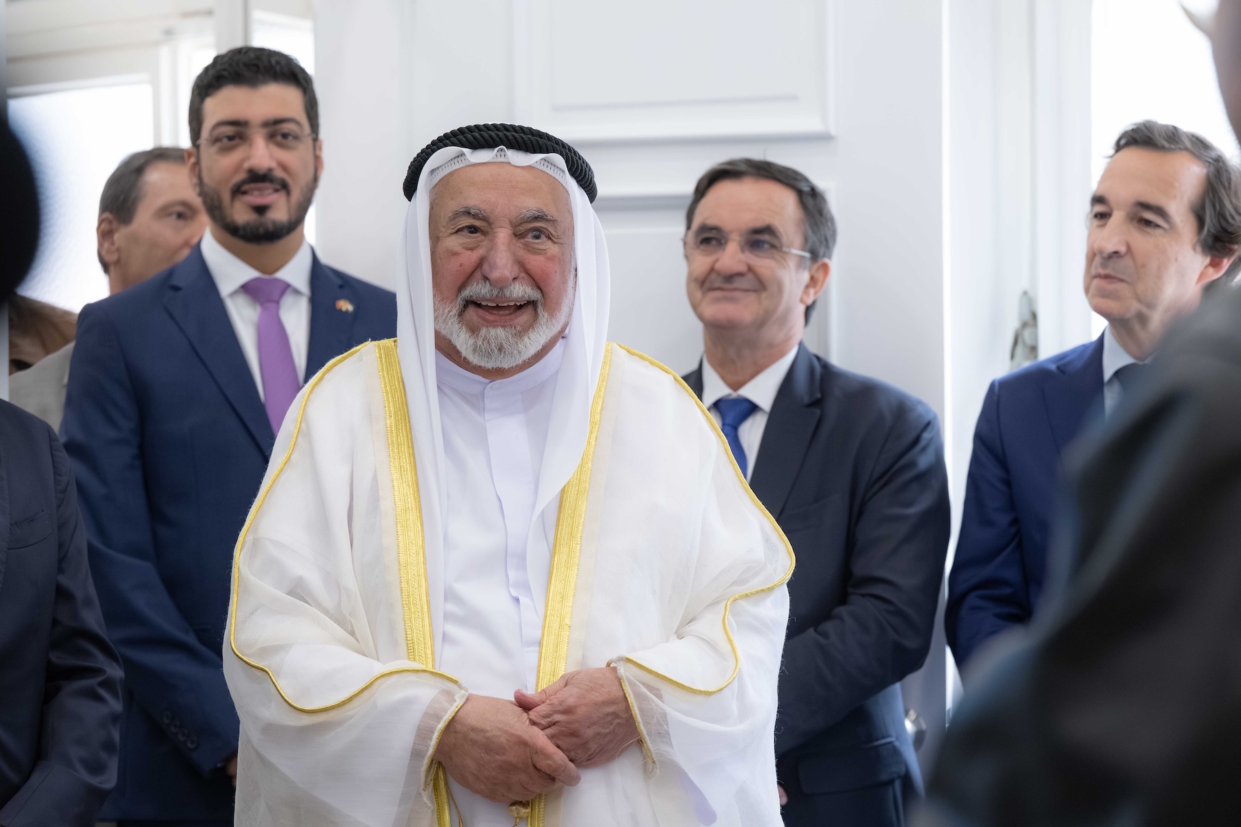 الشيخ الدكتور سلطان القاسمي خلال الجولة.
