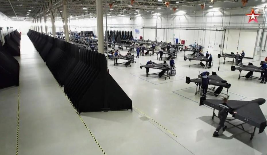 جانب من المصنع (وكالات)