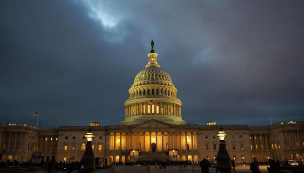 عجز الموازنة يتفاقم في الولايات المتحدة رغم إيرادات الرسوم الجمركية