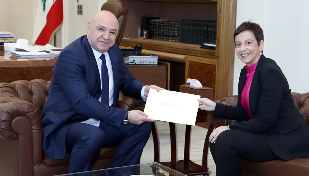 عون تسلّم دعوة لحضور حفل افتتاح رئاسة قبرص لمجلس الاتحاد الأوروبي