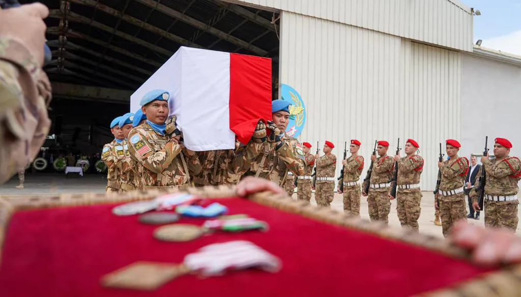 تأبين جندي من قوات حفظ السلام في بيروت وسط دعوات لمحاسبة المسؤولين عن الهجمات