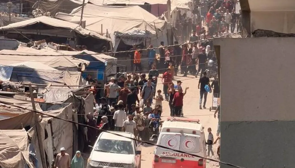 غزة تحت القصف... استهداف خيام وشقق سكنية وسقوط قتلى وجرحى