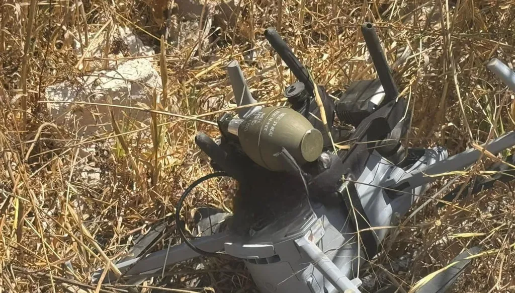 سقوط مسيّرة إسرائيلية محمّلة بقنبلة في ميس الجبل... والجيش يتدخل