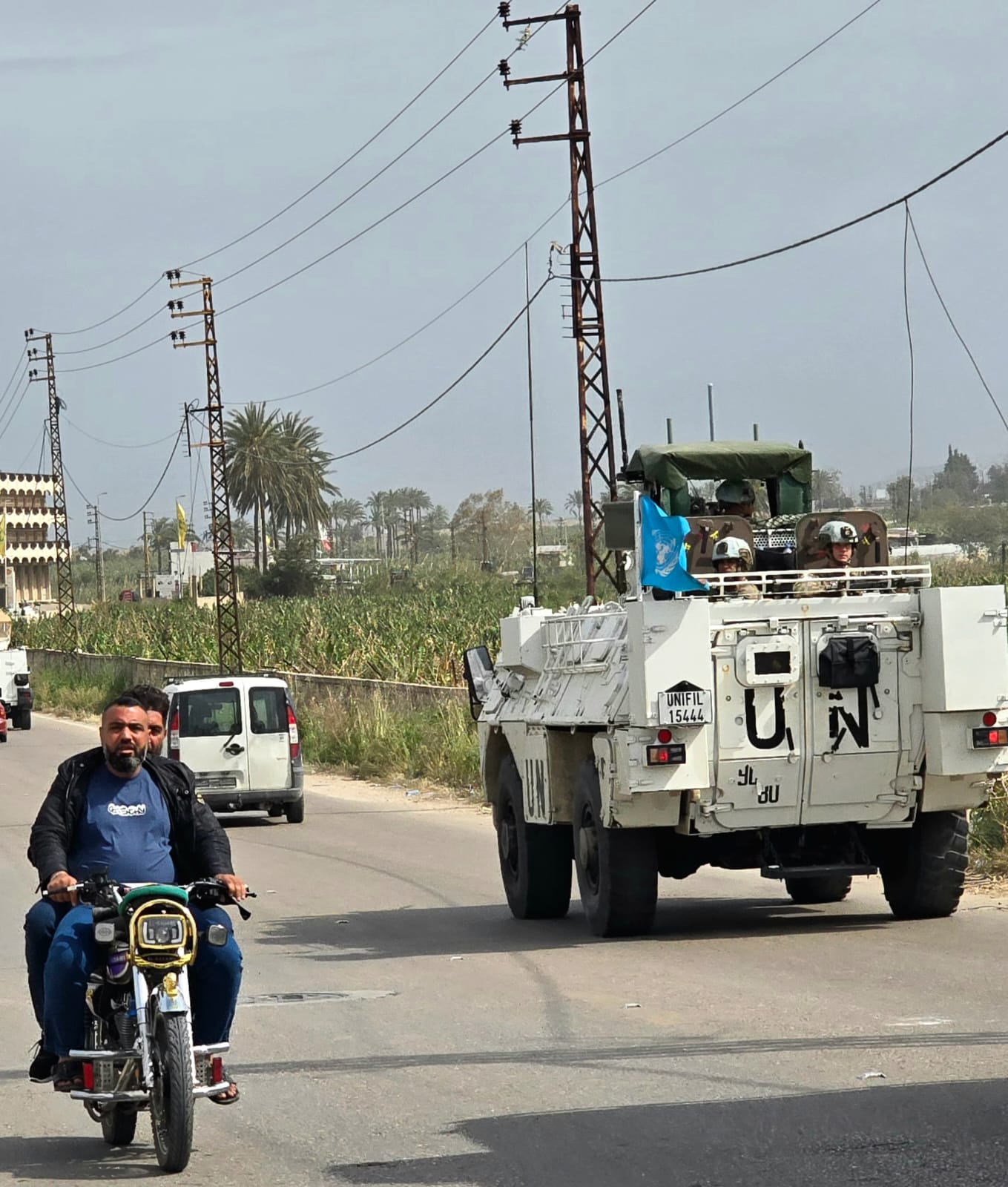 على طريق جسر القاسمية البحري باتجاه الشمال