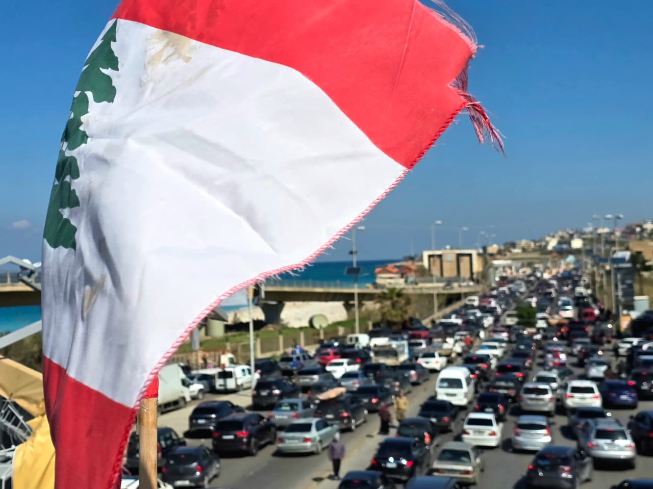 زحمة سير بسبب النزوح. (أحمد منتش)