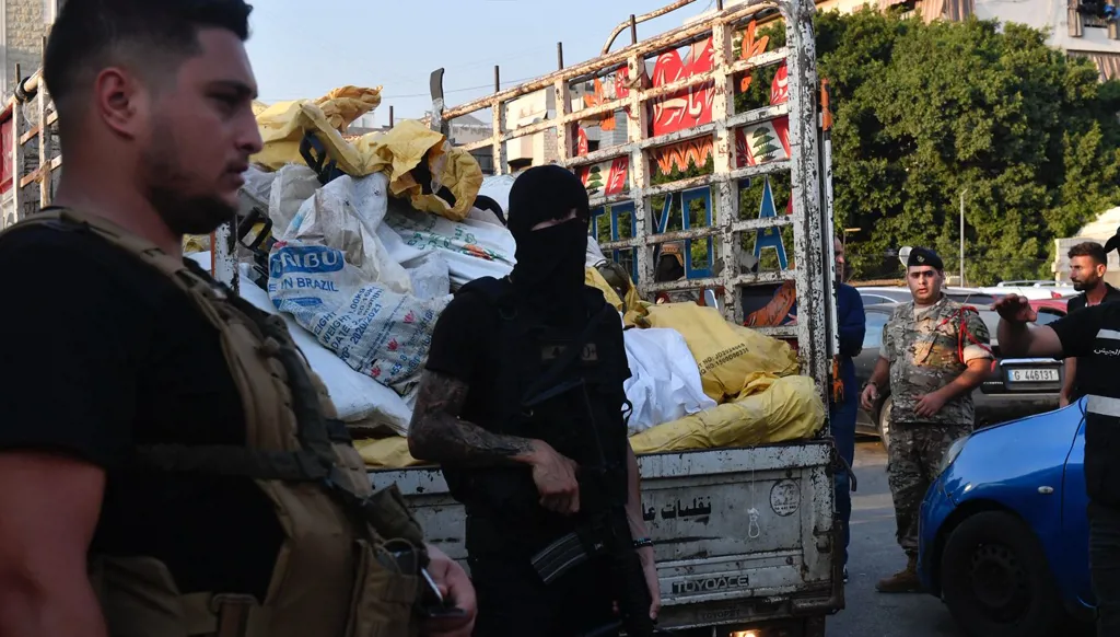 بالصور والفيديو - نحو الدولة "الجديدة" في لبنان… المخيمات الفلسطينية تبدأ تسليم سلاحها