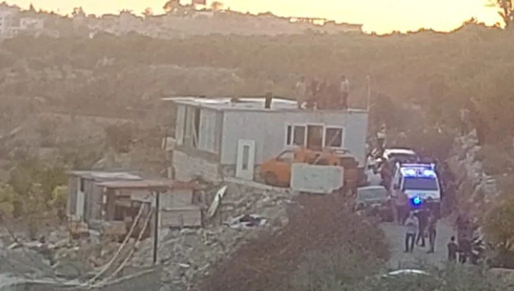 سقوط شقيقين باستهدافٍ إسرائيلي لمنشرة في بلدة البياض قضاء صور (فيديو)