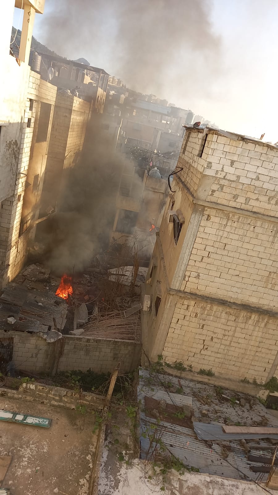 غارة على مخيم عين الحلوة (إكس).