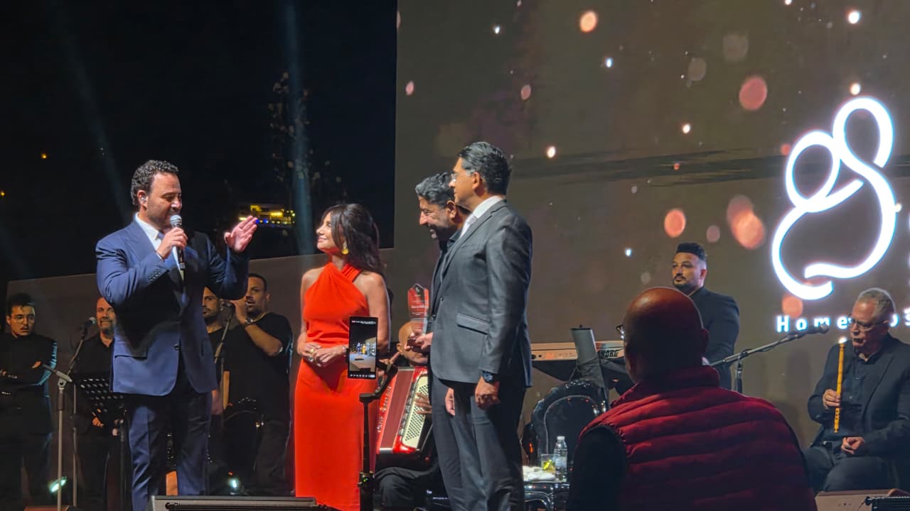 مدير عام القطاع الموسيقي والإذاعي في مجموعة MBC وسفير سند زياد حمزة مكرما من الجمعية" سند"="