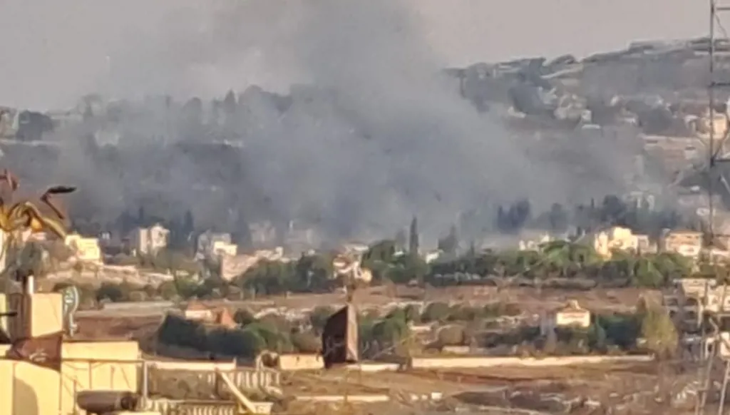 غارة إسرائيلية على حاروف تخلّف عدداً من الشهداء وتدمّر مبنى سكنيا